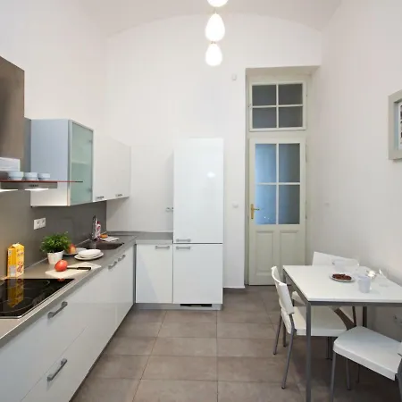 Riverbank-1 * Praha
