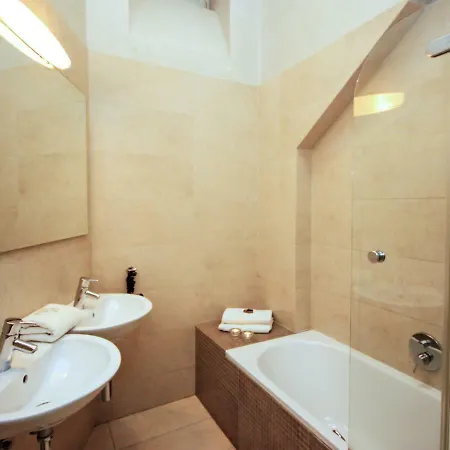 Appartement Riverbank-1 *
